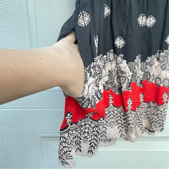 Angie woman’s romper black red and beige print. Pockets!! Adjustable straps - Picture 5 of 13